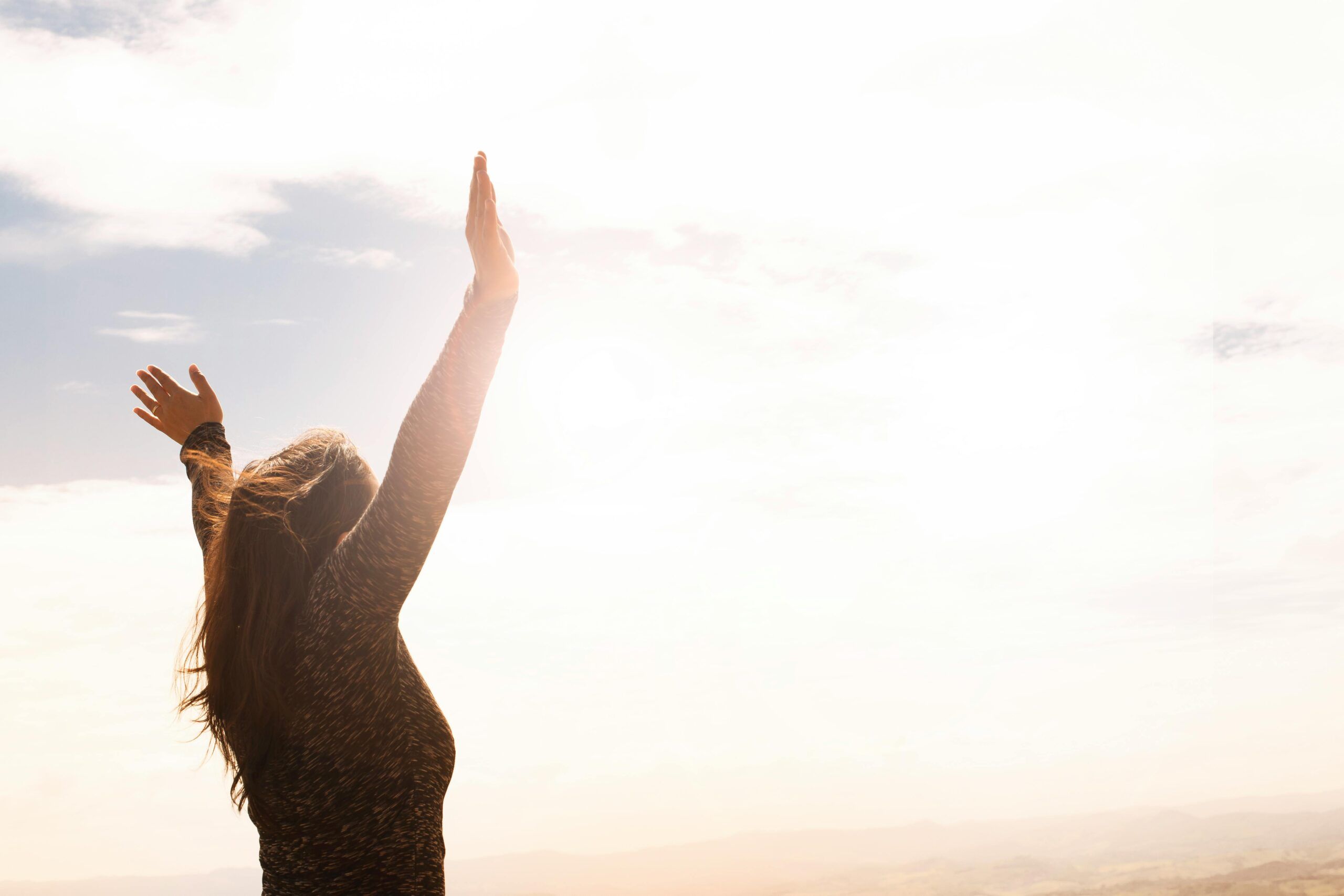 Femme qui fait de la sophrologie